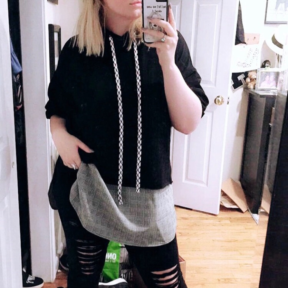 Two layered hoodie with ruffle sleeves